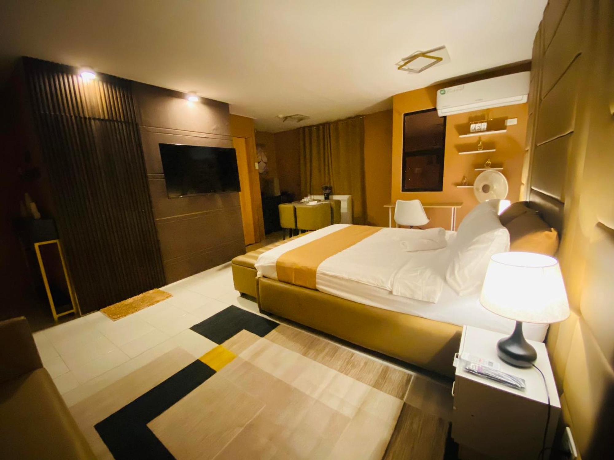 The Barracks Staycation Santa Rosa  Ngoại thất bức ảnh